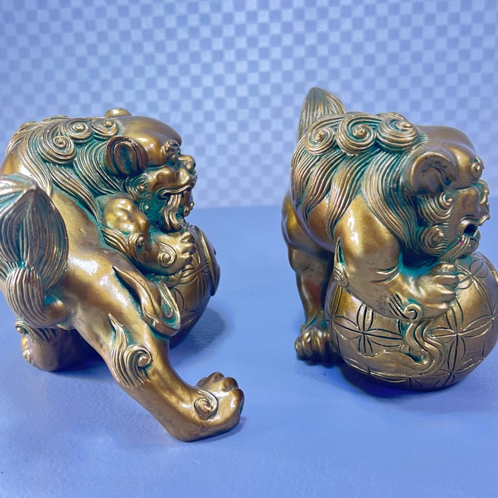 Vintage Brass Foo Dog Statues Pair Chinese Guardian Lions Gold & Green Feng Shui - Picture 6 of 13